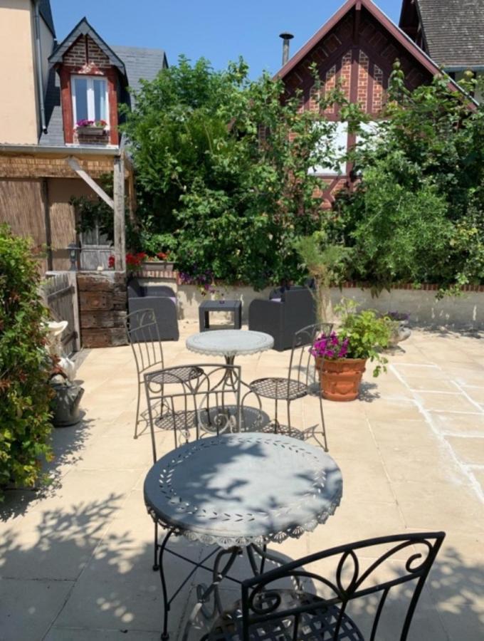 Chambres D'Hotes Les Roches Noires Trouville-sur-Mer Luaran gambar